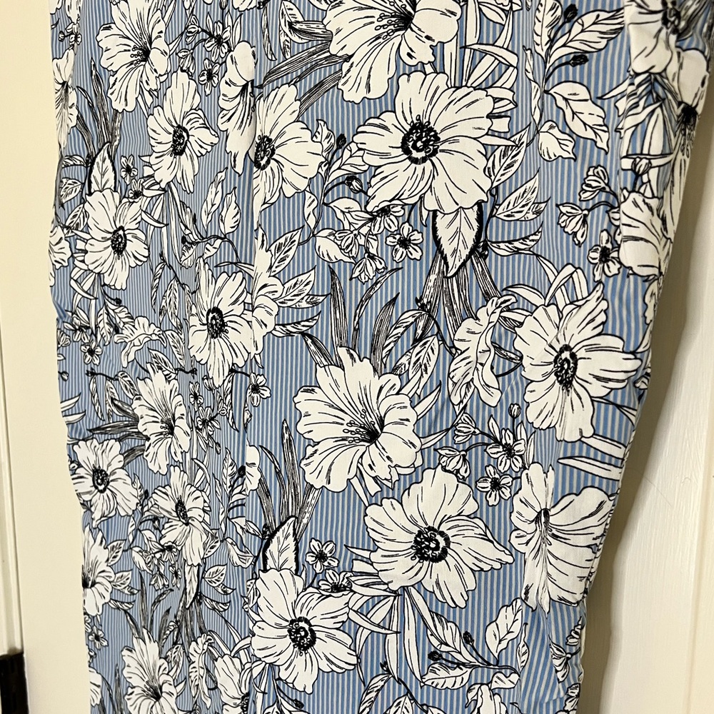 Versona modern size 16 blue w/white flowers - Picture 2 of 9